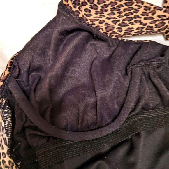 MIRACLE SUIT Women Swimsuit One piece Leopard High Leg Halter Underwire Sz 10 - Picture 3 of 7